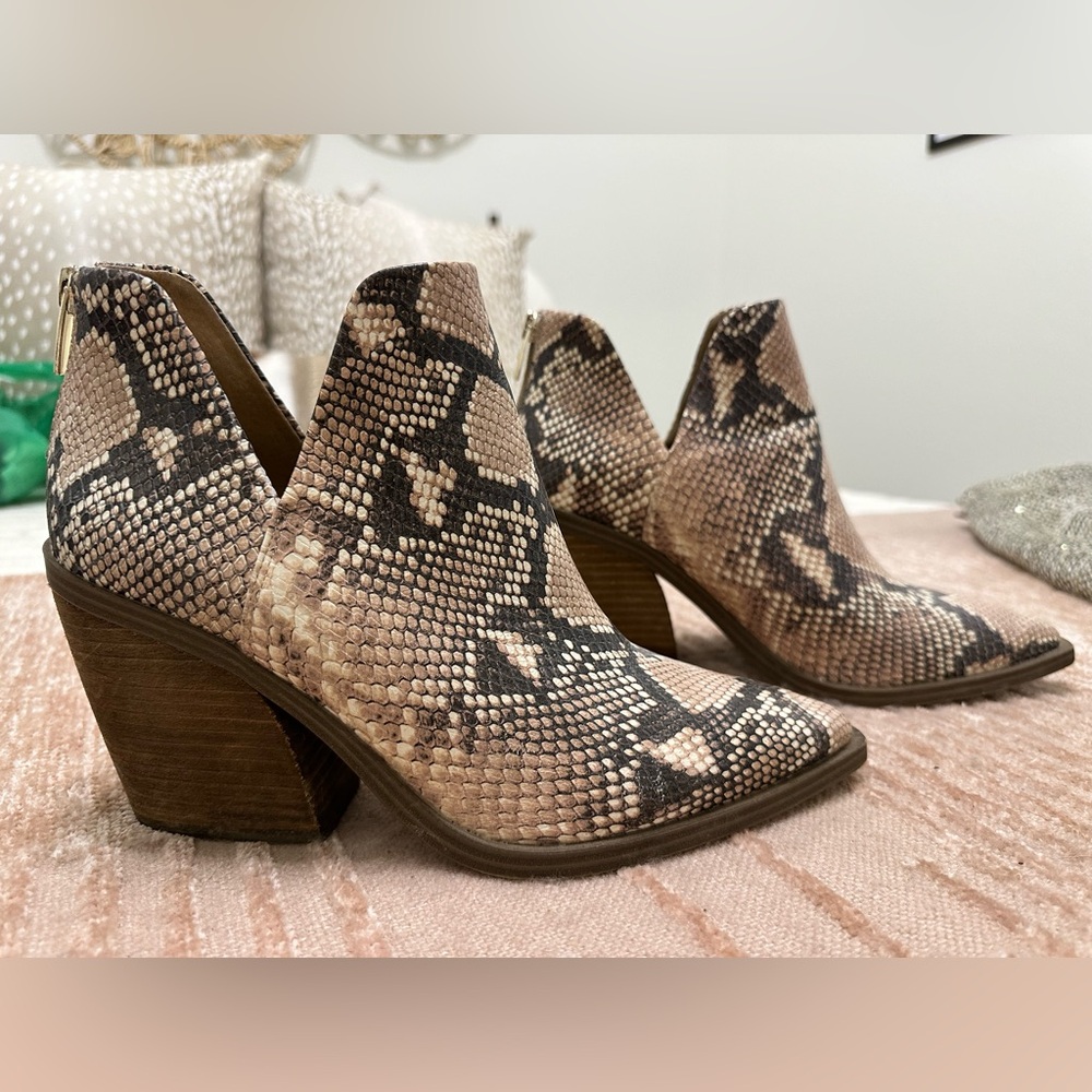 Vince Camuto- Gigietta Bootie